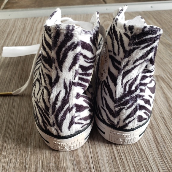 NWT CONVERSE ZEBRA PRINT - Picture 4 of 6
